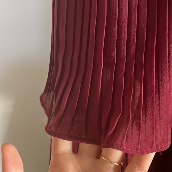 I’m selling because this no longer fits. Worn for 1 hour. - Picture 3 of 4